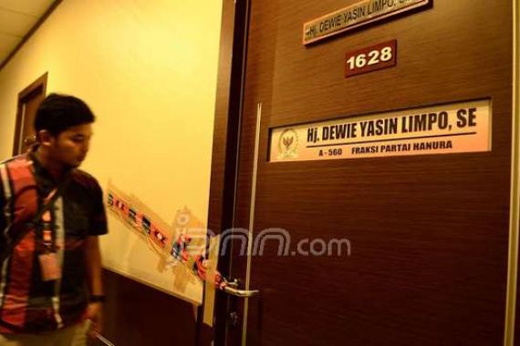 KPK Segel Ruangan Dewie Yasin Limpo di DPR - JPNN.COM