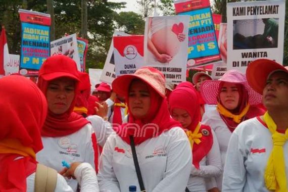 Politikus PDIP Ini Tuding Aksi Demo Bidan Desa PTT Ada yang Bayar - JPNN.COM