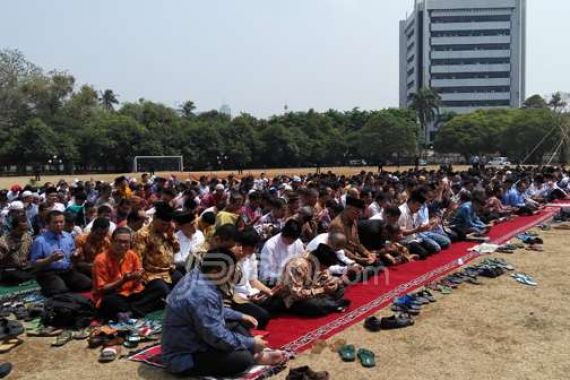 DPR Gelar Shalat Istisqa, Tapi Diprotes Anggota, Kok Bisa? - JPNN.COM