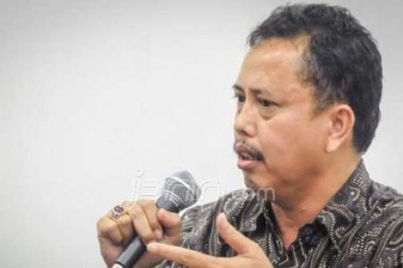 IPW Ingatkan Elit Polri Jangan Terlalu Cari Muka ke Penguasa - JPNN.COM
