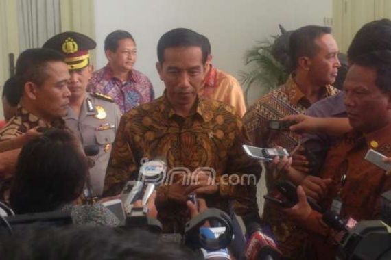 Besok, Presiden Jokowi Pimpin Upacara di Tugu Pahlawan - JPNN.COM