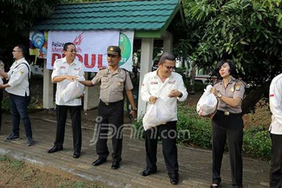 Demi Sesama, Bantu Warga Bukan Saat Kampanye Saja - JPNN.COM