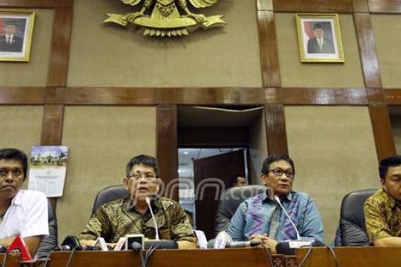 Mosi Tak Percaya, Anggota DPR Lintas Fraksi Desak Novanto Mundur - JPNN.COM