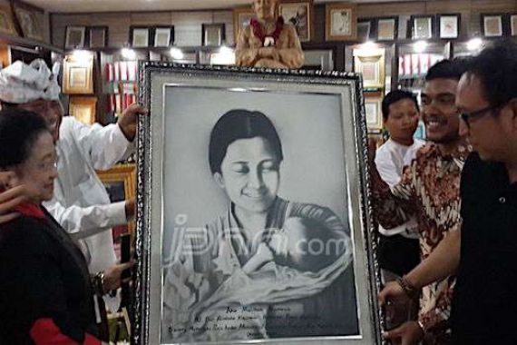 Resmikan Museum Soekarno, Megawati Disuguhi Foto yang Bikin Merinding - JPNN.COM