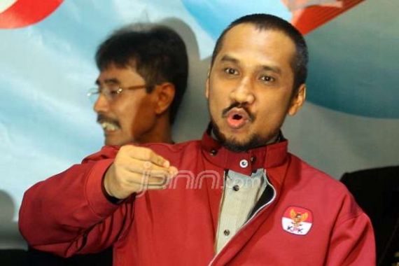 Sajak Abraham Samad untuk Iwan Fals: Robohkan Tembok Koruptor! - JPNN.COM