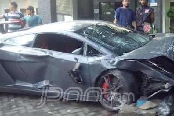 Detik-Detik Kecelakaan Maut Lamborghini STMJ - JPNN.COM