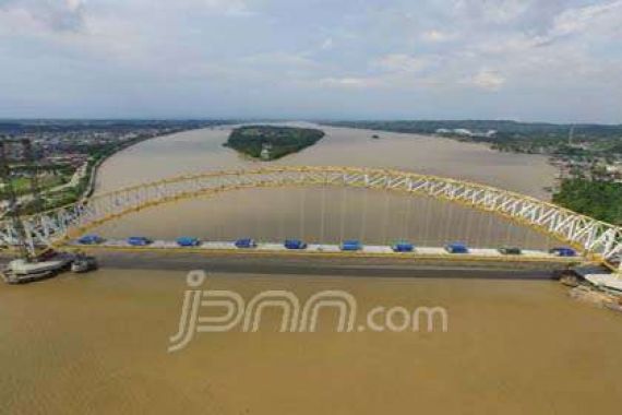 Kece Banget! Jembatan Kukar Kuat Ditimpa Beban 500 Ton - JPNN.COM