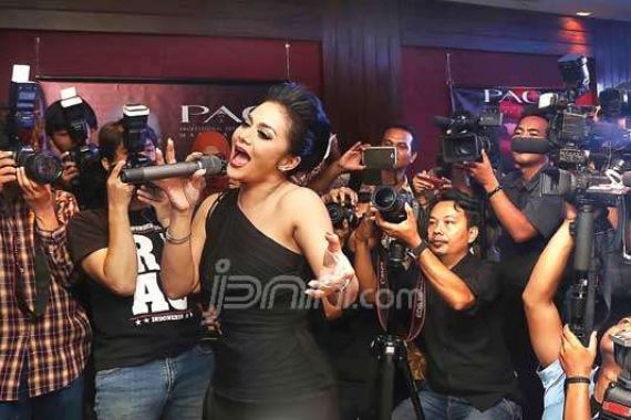 Krisdayanti Maklumi Aurel Kerap Galau soal Asmara - JPNN.COM