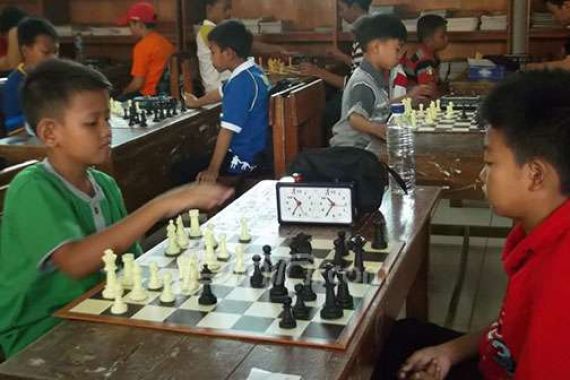 Kereeen!!! Tiga Pelajar SMP Indonesia Sabet Emas di Kejuaraan Catur Internasional - JPNN.COM