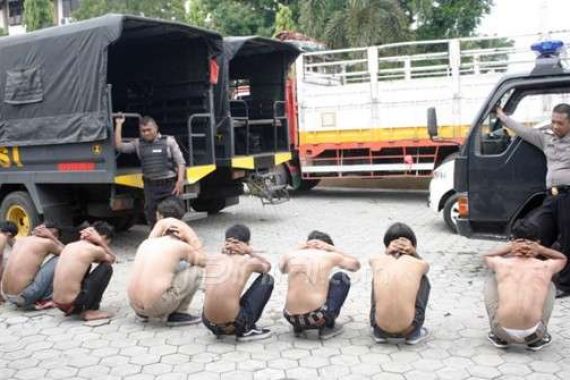 Enam Truk Suporter Langsung Diadang - JPNN.COM