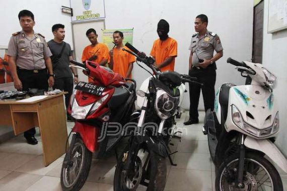 Mantap, Tiga Maling Motor Ditangkap, Satu Dilumpuhkan - JPNN.COM