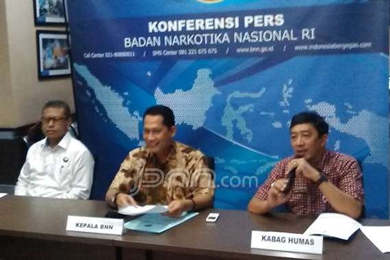 PARAH! Pilot Nyabu Bersama Pramugari dan Seorang Perempuan Muda - JPNN.COM