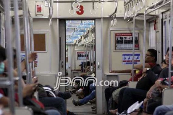 Buat yang Tahun Baruan, Simak Jadwal Commuter Line Tambahan Ini - JPNN.COM