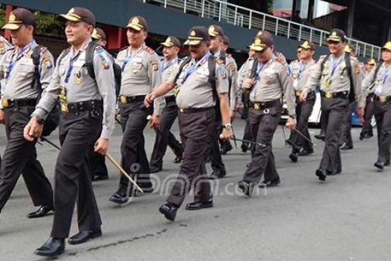 Polrestabes Semarang Pecat 10 Anggota - JPNN.COM