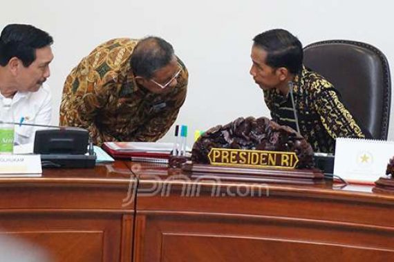 Jokowi Perintahkan Jaksa Agung Tuntaskan, Sanggup Gak Ya? - JPNN.COM