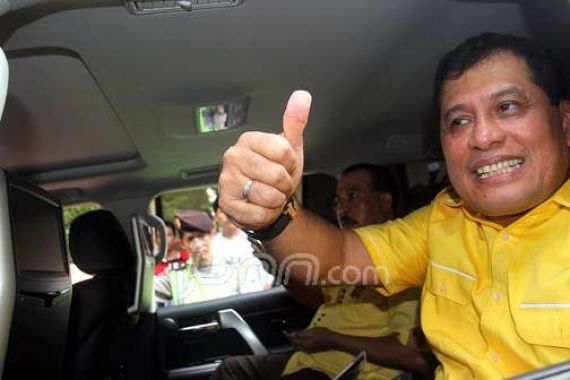 Nurdin Halid: Perombakan Fraksi Golkar DPR Bukan Keputusan Novanto - JPNN.COM