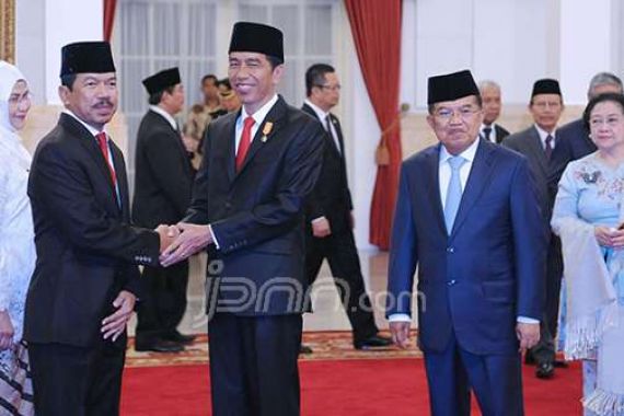 Jokowi Lantik Kembali Djoko Setiadi Sebagai Kepala Lemsaneg - JPNN.COM