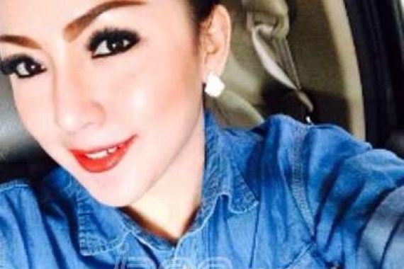 Elly Sugigi: Krisna Murti Kok Bisa Ngibulin Regina Gitu Ya - JPNN.COM