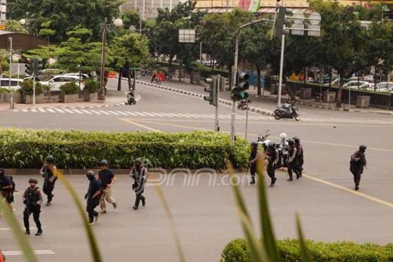 Masih Tegang! Pasukan Tembak Bergerak ke Gedung Seberang Starbucks - JPNN.COM