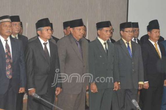 Gubernur Malut Lantik Tersangka Korupsi - JPNN.COM