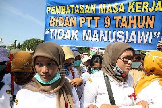 Tuntutan Bidan Desa PTT: Pokoknya April 2016 Harus Sudah jadi CPNS - JPNN.COM
