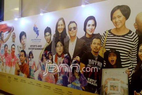 Klik dan Simpan! Daftar Selebriti dan Atlet Penerima Jawa Pos Group Awards 2016 - JPNN.COM