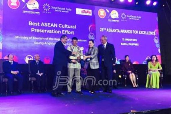 Sae Pisan Euy! Saung Angklung Mang Udjo Sabet ASEANTA Awards - JPNN.COM