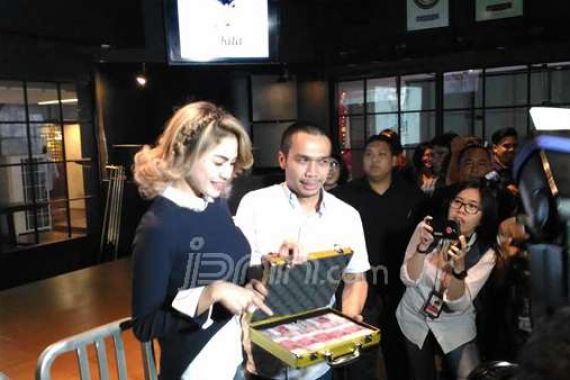 Bikin Orang Bahagia, Nikita Mirzani Dapat Rp 100 Juta - JPNN.COM