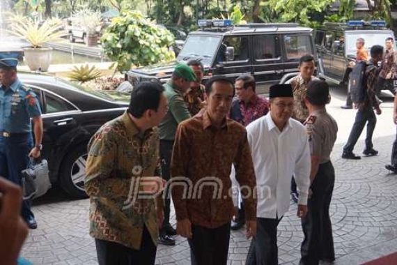 Jokowi Sumrigah Kunjungi Balai Kota DKI - JPNN.COM