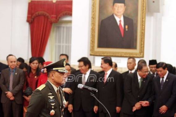 Publik Rindukan Presiden dari TNI, Jenderal Gatot Berpotensi Gerus Elektabilitas Jokowi - JPNN.COM