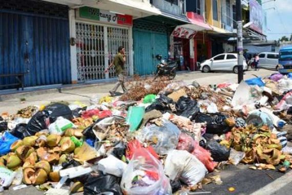Jokowi Minta Sampah Bisa Hilang di Kota-kota Besar, Caranya.. - JPNN.COM