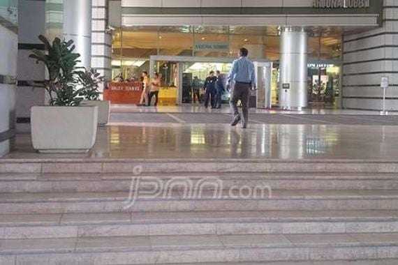 Polisi Tutup West Mall Grand Indonesia, yang Mau Belanja Sabar Dulu Ya - JPNN.COM