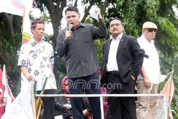 Politikus PDIP: Remehkan Honorer K2, Pak Jokowi Bisa Terjungkal! - JPNN.COM