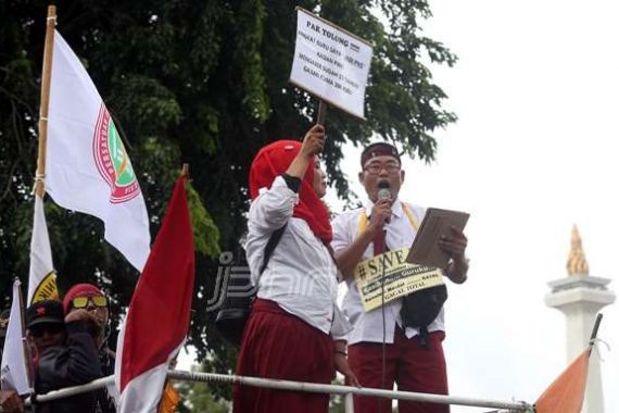 Honorer K2: Tolong Pak Jokowi, Teken Saja - JPNN.COM