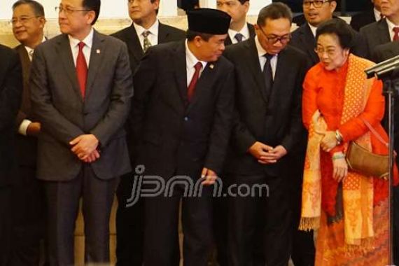 Megawati Hadiri Pelantikan 7 Kada di Istana Negara - JPNN.COM
