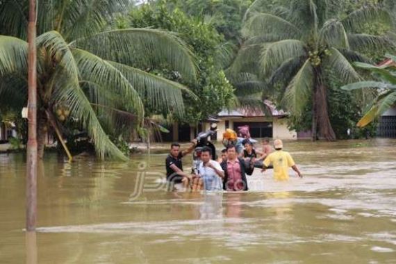 Sungguh, Banjir Kali Ini Membuka Luka Lama - JPNN.COM
