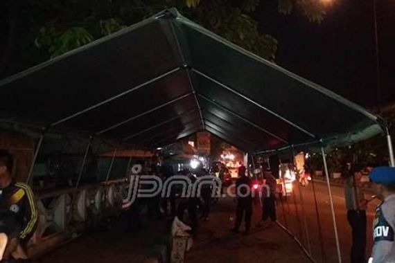 Lihat nih! TNI-Polri Sudah Dirikan Tenda di Kalijodo - JPNN.COM