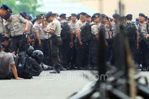 3 Bus Penuh Polisi Datangi KPK.... - JPNN.COM