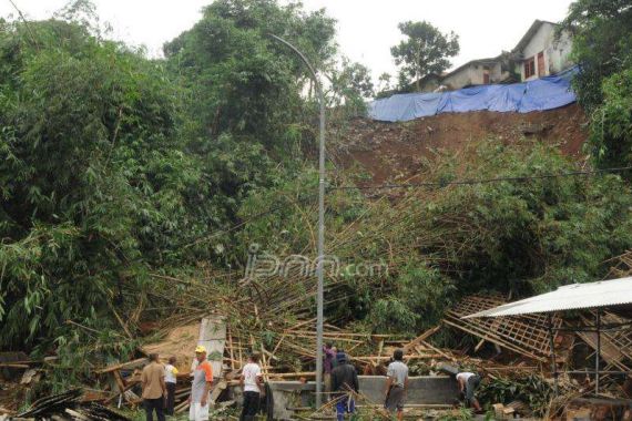 Banjir dan Longsor Kepung Bogor - JPNN.COM