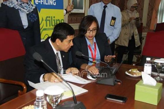 Menteri Yuddy Laporkan SPT Lewat e-Filing - JPNN.COM