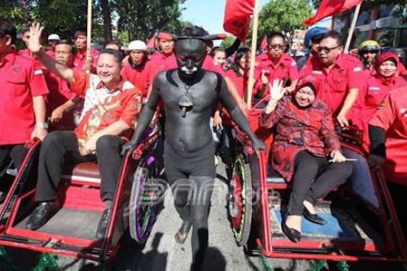 Maaf Pak Ahok, Bu Risma Tetap Pilih Bela PDIP - JPNN.COM