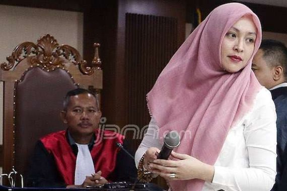 Mendekam di Bui, Mbak Angie Khatam Alquran Berkali-kali - JPNN.COM