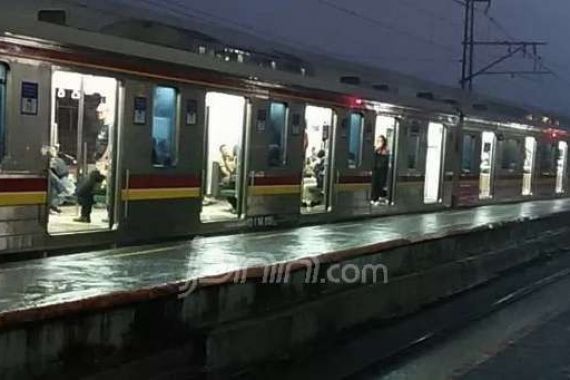 Tersambar KRL di Kebayoran, Pria Paruh Baya ini Masih Bernafas, tapi.. - JPNN.COM