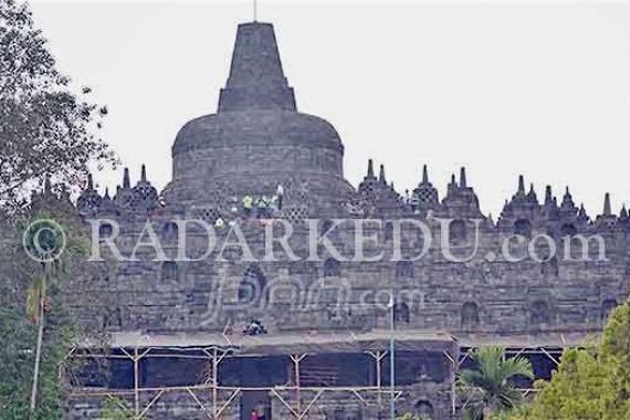 Kayu Pelapis Tangga Borobudur Bahayakan Pengunjung - JPNN.COM