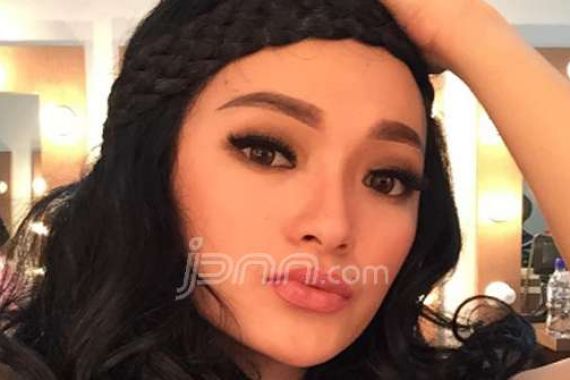 Zaskia Gotik Dipolisikan, Ayu Ting Ting Bilang.. - JPNN.COM