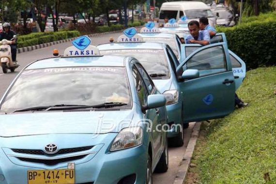 Tergerus Maraknya Taksi Online, Nasib Saham Blue Bird Gimana? - JPNN.COM