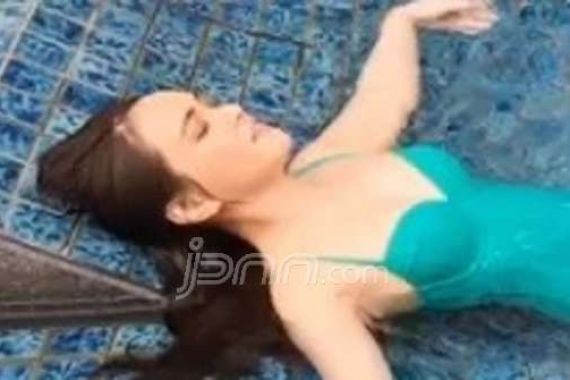 Lihat Nih Shandy Aulia Pakai Swim Suit, Tapi Langsung Dibully.. - JPNN.COM