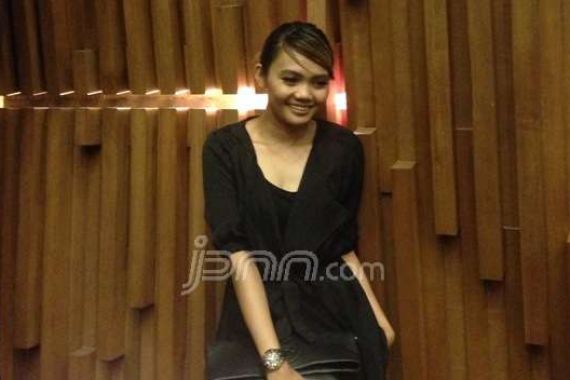 Rina Nose Menangis - JPNN.COM