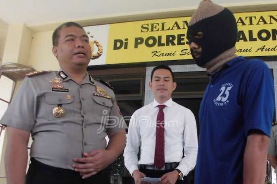 Tipu Calon Haji, Arief Digelandang Polisi - JPNN.COM