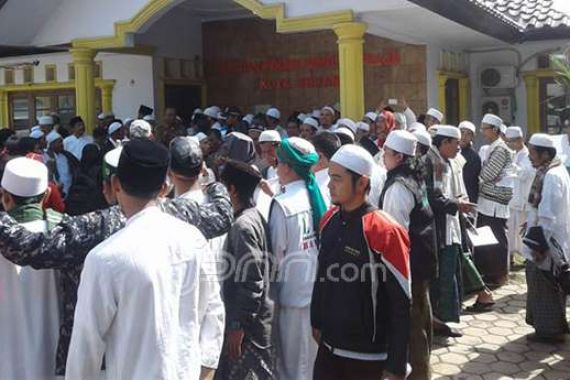 Didukung Ormas dan Santri, Satpol PP Janji Lanjutkan Razia Warteg - JPNN.COM